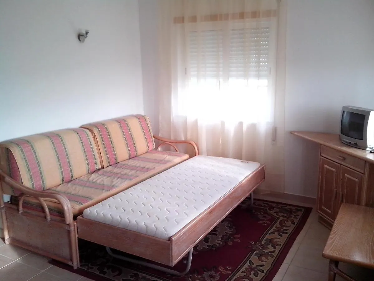 Remarkable 1-Bed Apartment In Olhos De Agua Albufeira